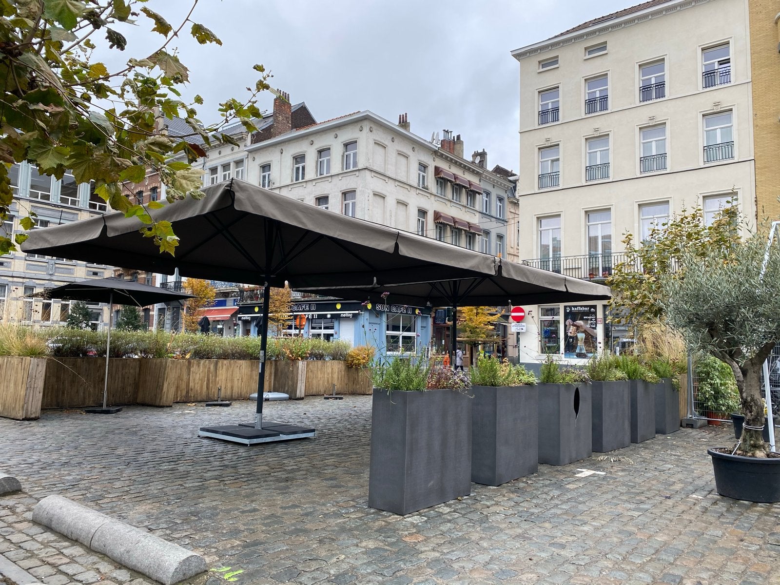 Grote sterk voor horeca of ruime tuin, Gebruikt, Kantelbaar, Ophalen of Verzenden, Zweefparasol
