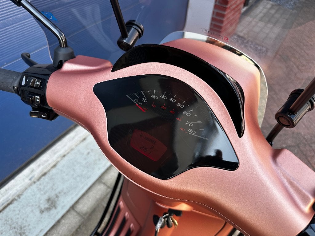 Nieuw | Vespa Sprint | 2024 | Custom Rose Gold | Full Option, Ophalen, Maximaal 45 km/u, Nieuw, Vespa S