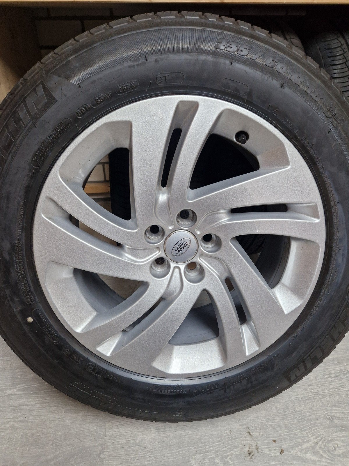 18" Land Rover Discovery sport velgen met banden., Auto-onderdelen, Ophalen, 18 inch, Gebruikt, Banden en Velgen