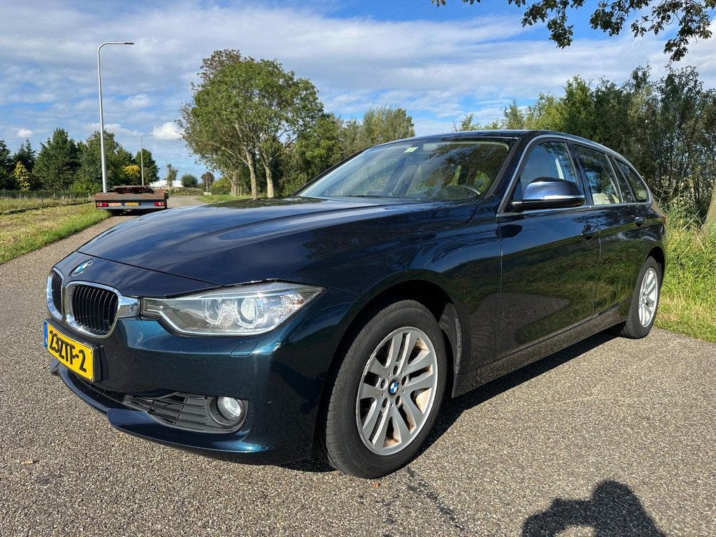 BMW 3-serie Touring 320i High Executive|euro 6, Auto's, 4 cilinders, Automatische klimaatregeling, Blauw, Handgeschakeld