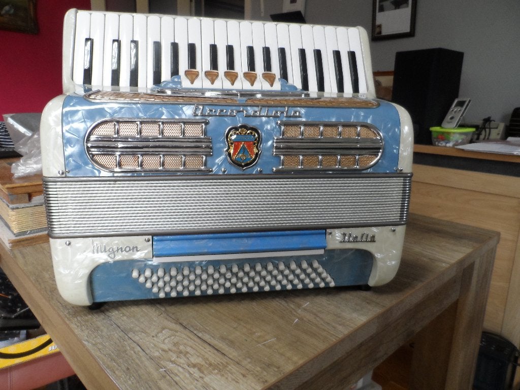 Accordeon      Accordeola   80 bas  type  Mignon, Muziek en Instrumenten, Gebruikt, 80-bas, Met koffer, Accordiola