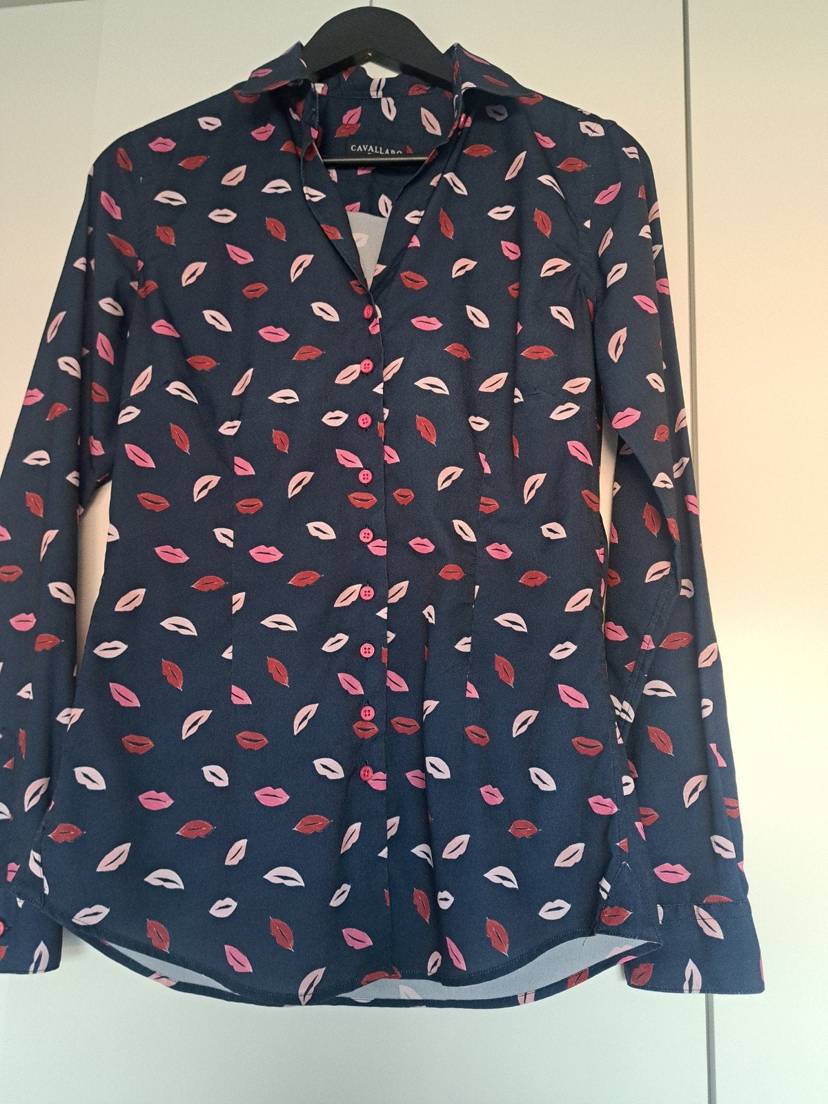 Cavallaro Napoli Blouse met Lippenprint - Maat 38, Maat 38/40 (M), Blauw, Cavallaro Napoli, Ophalen of Verzenden