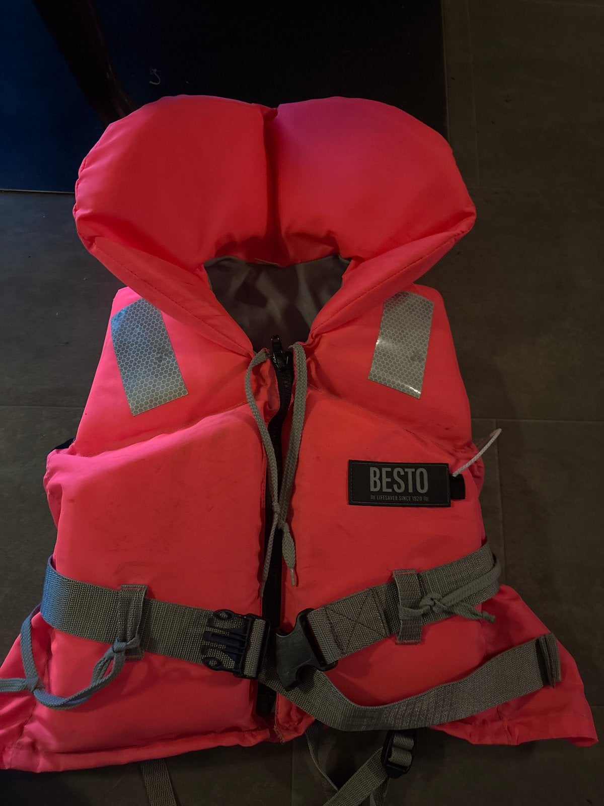 Roze zwemvest Besto 30-40 kg - Zo goed als nieuw, Ophalen, Zo goed als nieuw