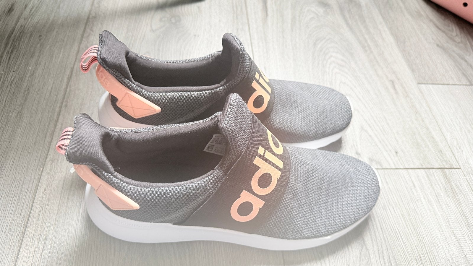 Adidas Instappers Maat 42 - Nieuw en Ongebruikt, Ophalen of Verzenden, Nieuw, Instappers