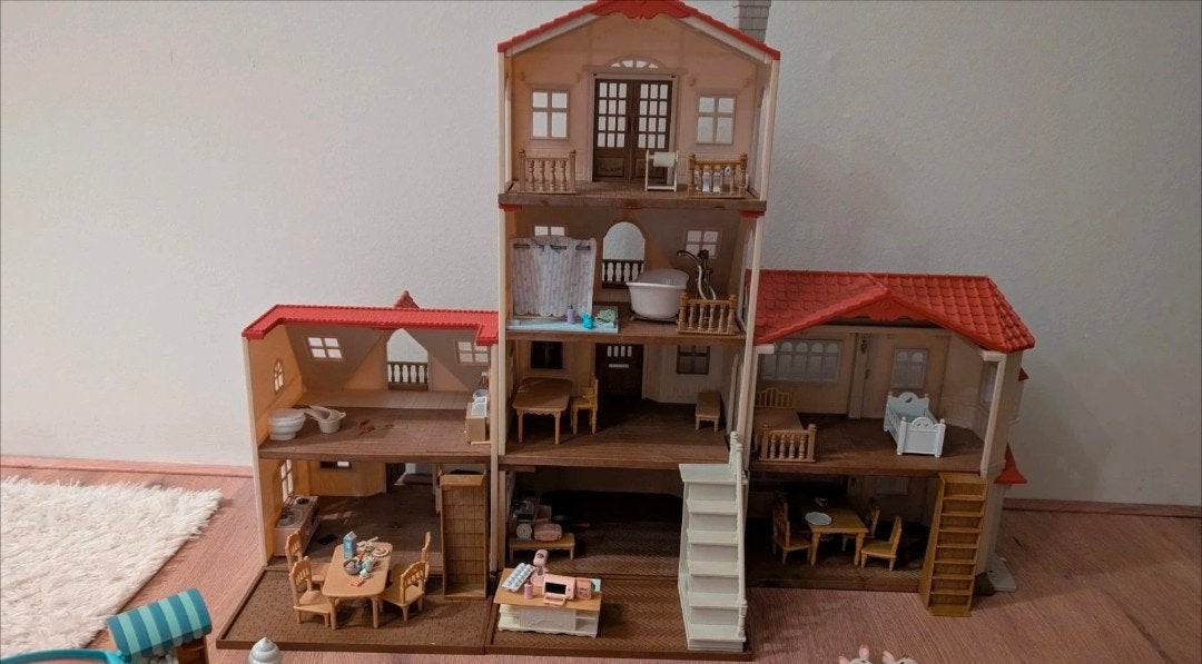 Groot Sylvanian Families Huis met Meubels en Figuren, Ophalen, Zo goed als nieuw, Jongen of Meisje