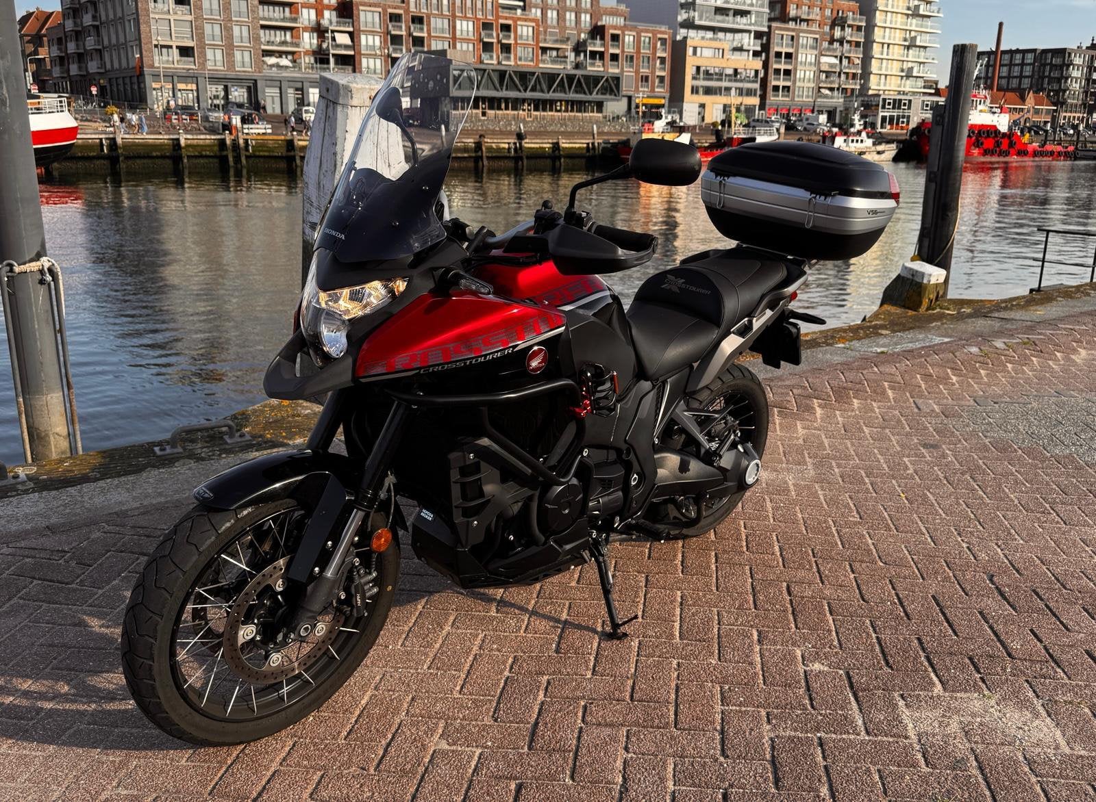 Honda 1200 cc 2018 DCT Automaat - Zeer Goed Onderhouden, Handvatverwarming, 4 cilinders, Motorrijbewijs A, Gebruikt