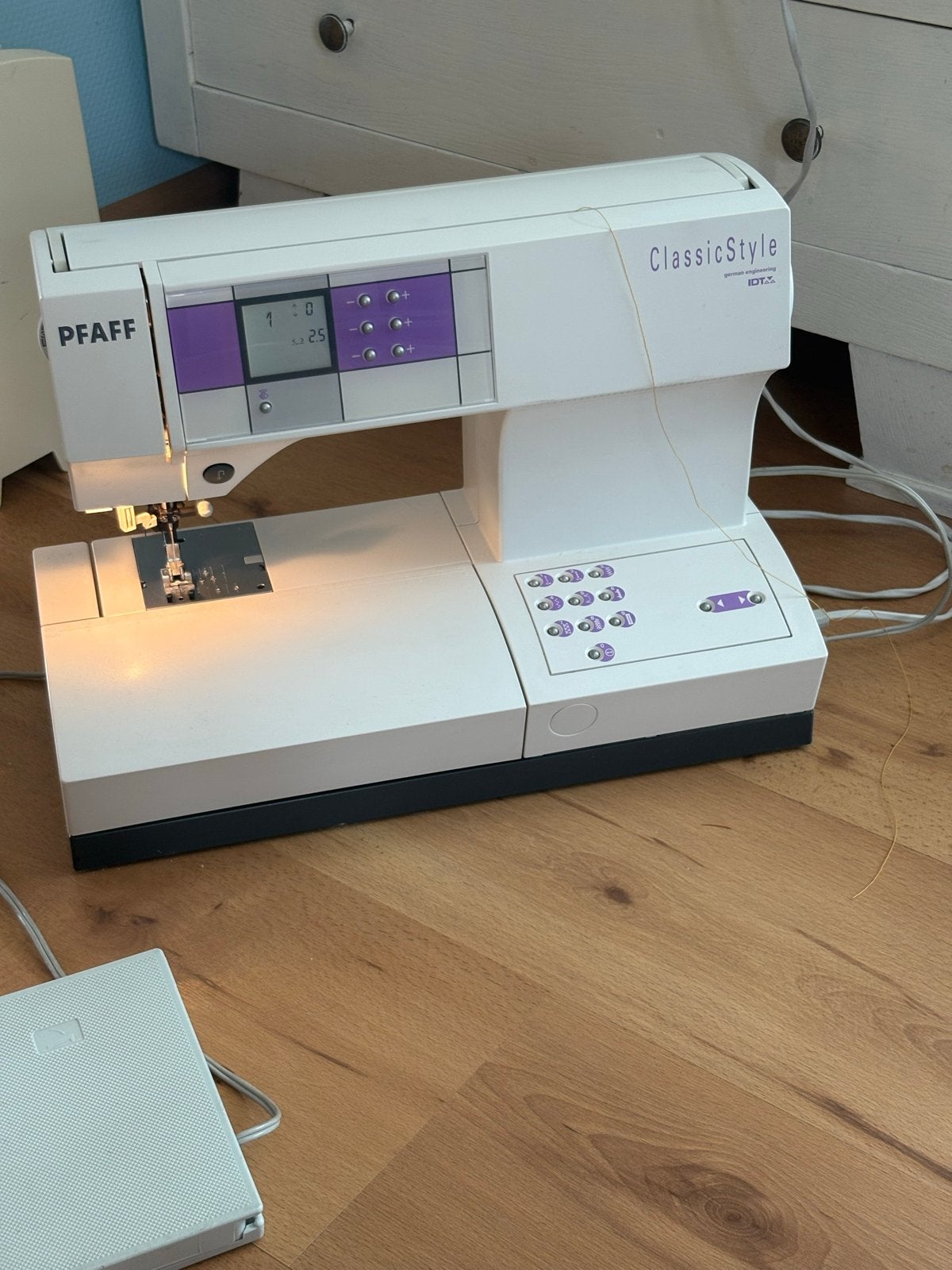 Pfaff ClassicStyle 2025 Naaimachine - Zo goed als nieuw, Ophalen, Gebruikt, Naaimachine, Pfaff