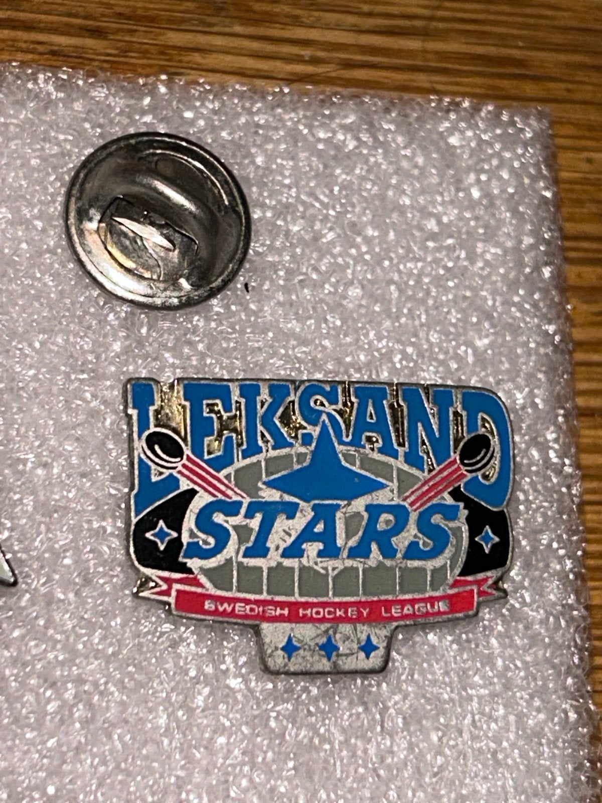Leksand Stars Swedish Hockey League Pin ijshockey, Ophalen of Verzenden, Gebruikt, Sport, Speldje of Pin