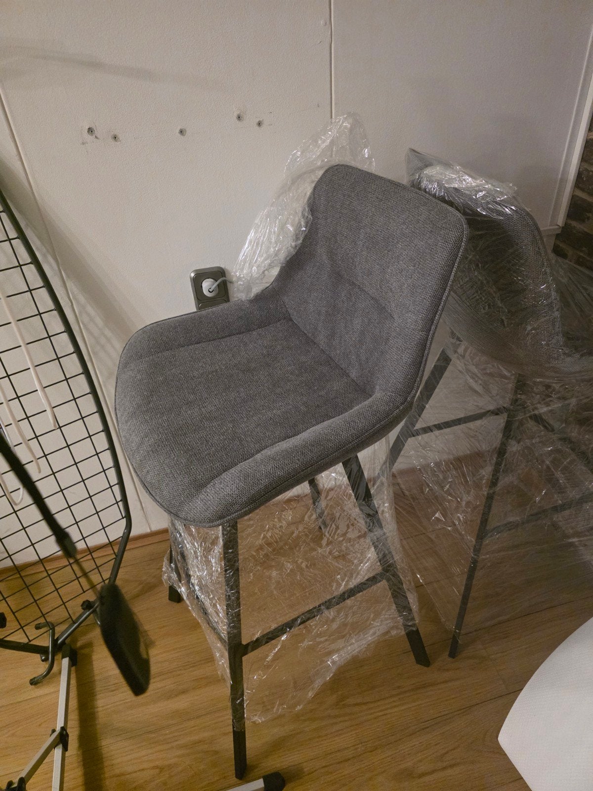 Nieuwe barkrukken - Grijs stof met metalen onderstel, Ophalen, Nieuw, 90 cm of meer, Metaal