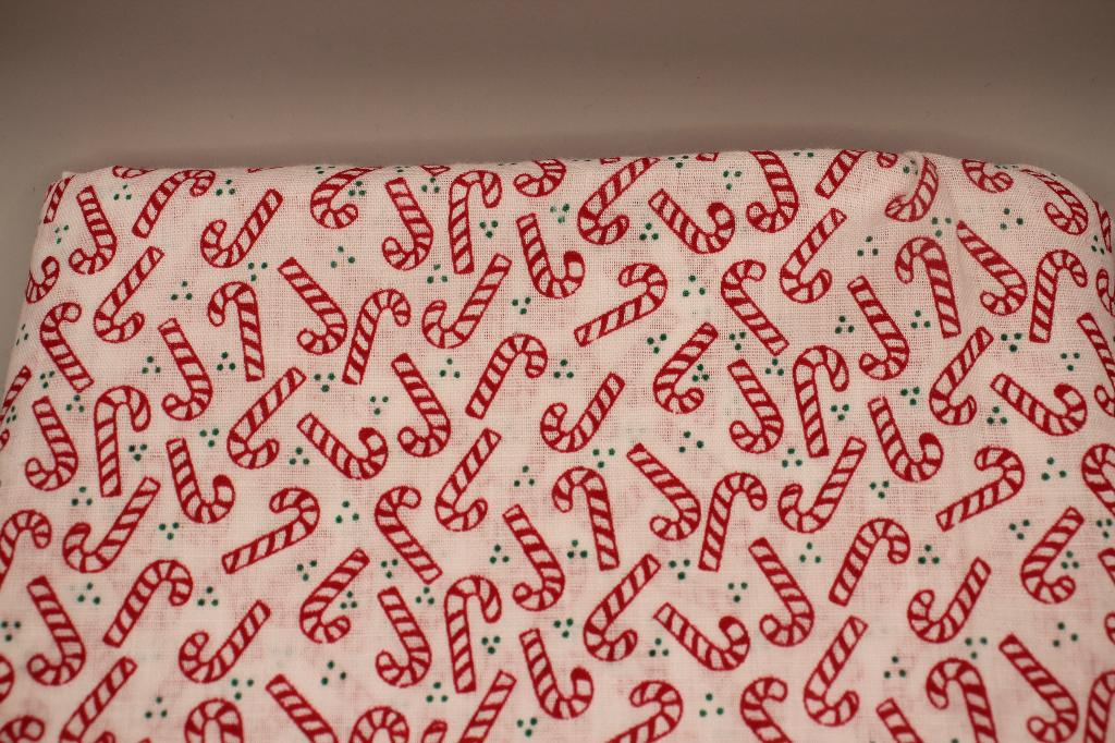 Coupon 100% katoen stof - candy cane zuurstokjes kerst #4112, Wit, Nieuw, Ophalen of Verzenden, 30 tot 120 cm