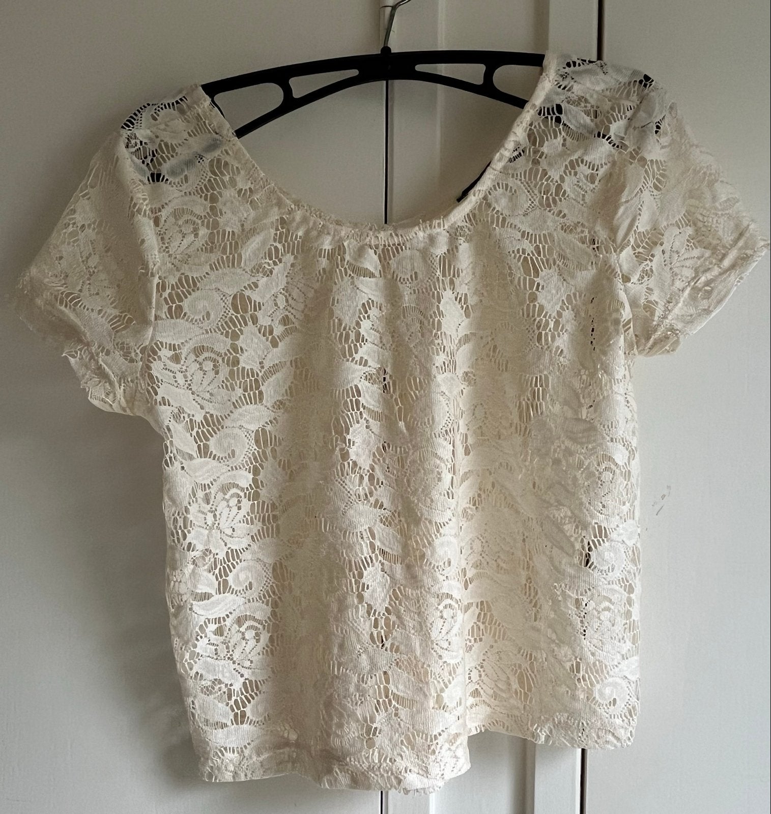 Crèmekleurige kanten top met korte mouwen - Atmosphere, Kleding | Dames, Maat 38/40 (M), Beige, Ophalen of Verzenden, Zo goed als nieuw
