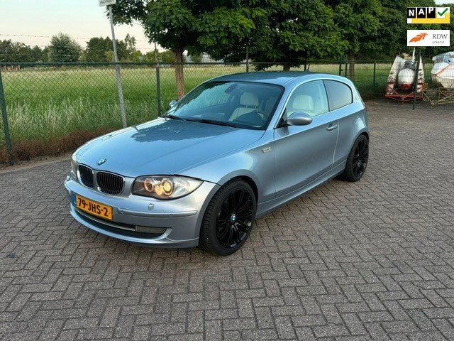 BMW 1-serie 130i High Executive APK 07-06-2027, Auto's, BMW, 1-Serie, Parkeersensor, Achterwielaandrijving, Gebruikt