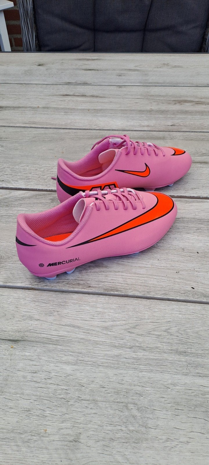 Roze Nike Mercurial Voetbalschoenen 38, Maat XS of kleiner, Ophalen of Verzenden, Zo goed als nieuw, Schoenen