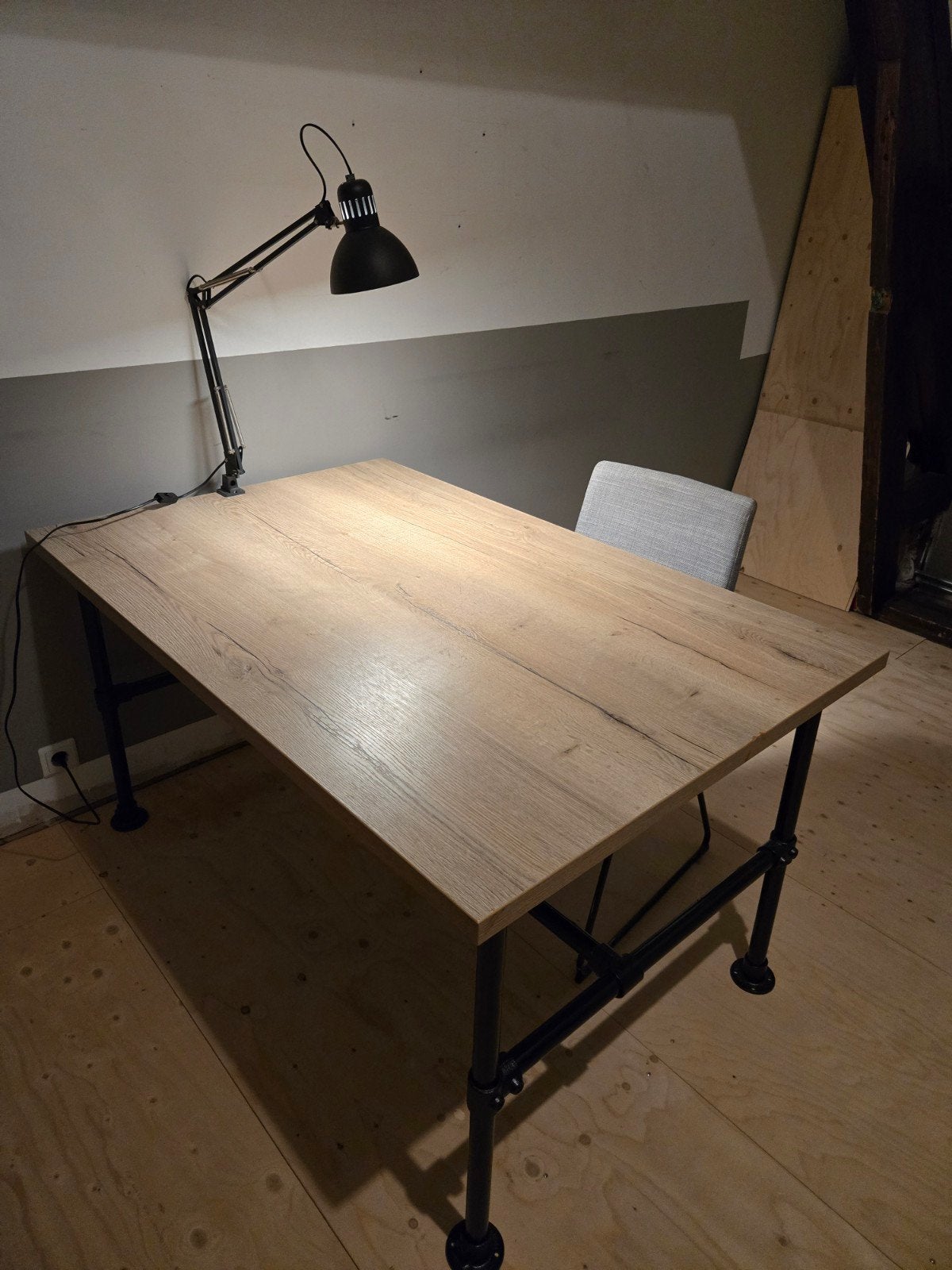 Stevige industriële (werk)tafel, 50 tot 100 cm, Zo goed als nieuw, 150 tot 200 cm, Vier personen