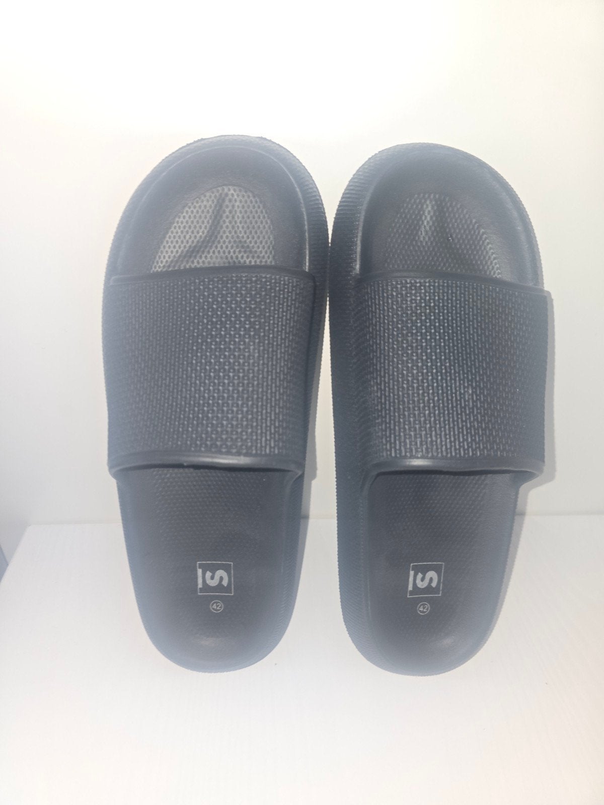 Slippers maat 42, Ophalen of Verzenden, Zo goed als nieuw
