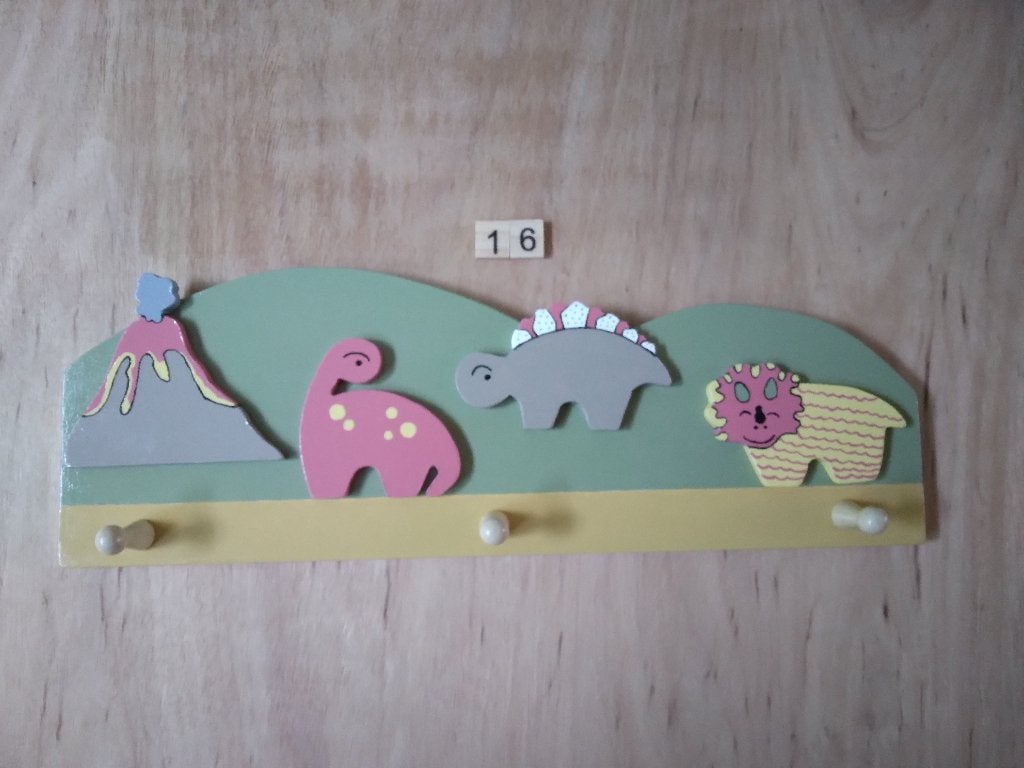 Kinderkapstok 16 Dino's en vulkaan, Nieuw, Ophalen of Verzenden, Kapstokje, Meerkleurig