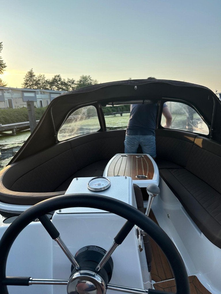 sloep Corsiva 520 model met nieuwe trailer en veel extra's, Watersport en Boten, Ophalen, Tender, Zo goed als nieuw, Rondzit