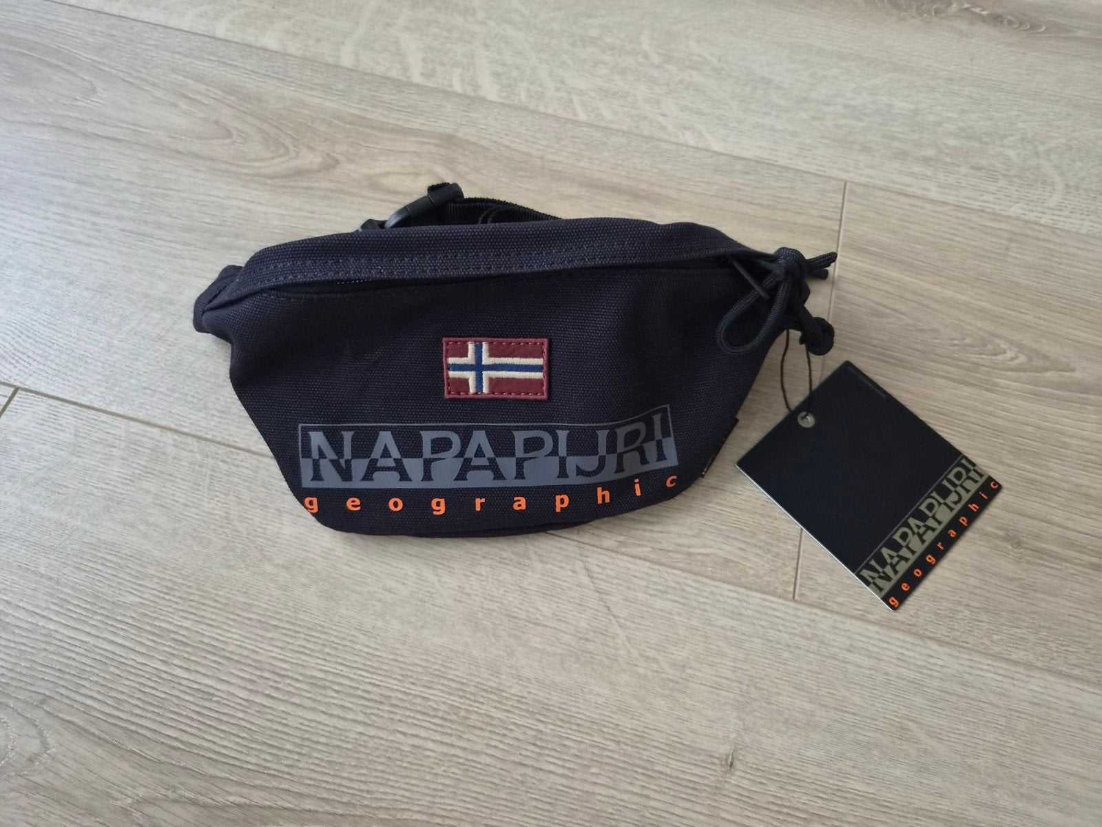 Napapijri heuptasje - Nieuw met kaartjes, Ophalen of Verzenden, Nieuw, Zwart, Overige merken