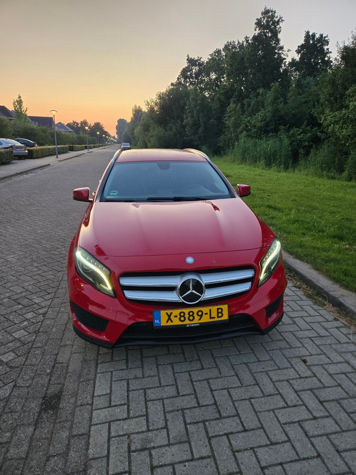 Mercedes-Benz GLA Gla200 Ambition 1.6 Aut7 2014 Rood, Navigatiesysteem, 715 kg, 1595 cc, Particulier
