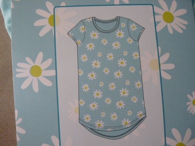 fris groen met margieten nachthemd , mt 104-110 Nieuw, Kinderen en Baby's, Kinderkleding | Maat 104, Ophalen of Verzenden, Nieuw