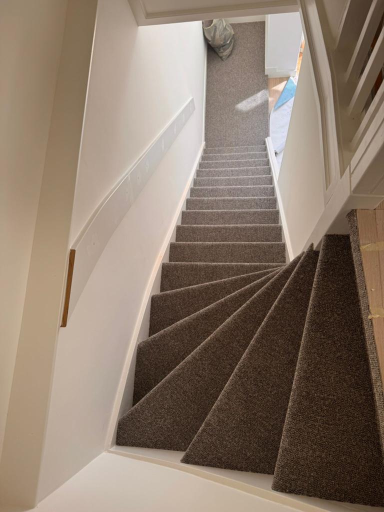 Trap Stofferen Specialist | Open & Dichte Trappen | Woning, Ophalen of Verzenden, Nieuw, 75 m² of meer, Tapijt