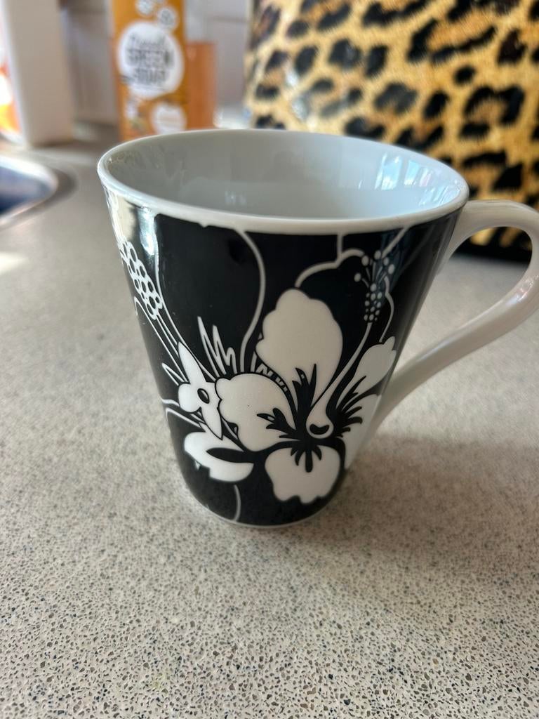 Compleet servies met zwart-wit bloemmotief Xenos, Huis en Inrichting, Keuken | Servies, Ophalen, Overige materialen, Gebruikt