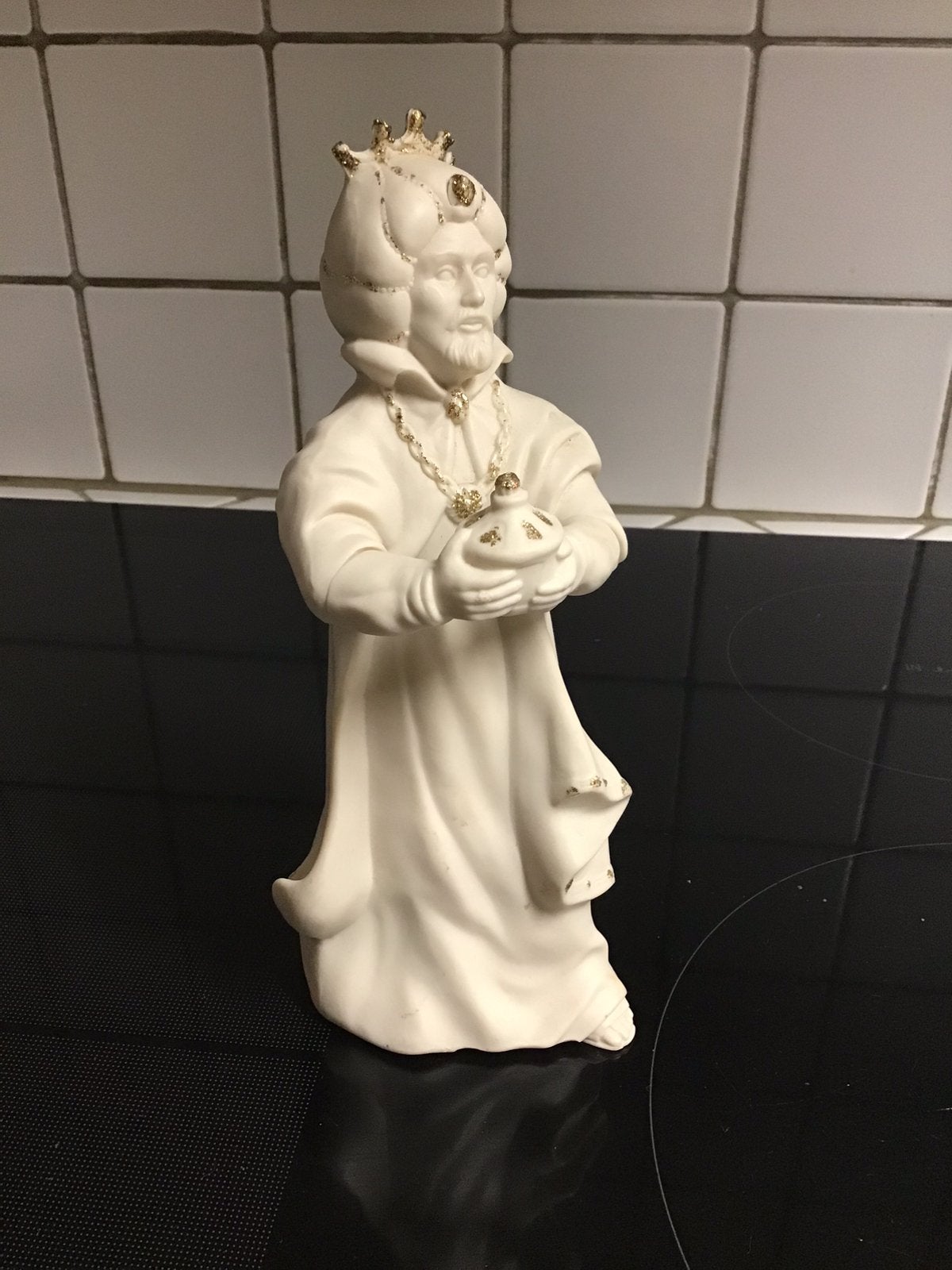Kerstbeeld wijze uit het oosten in porselein keramiek, Antiek en Kunst, Antiek | Keramiek en Aardewerk, Ophalen of Verzenden