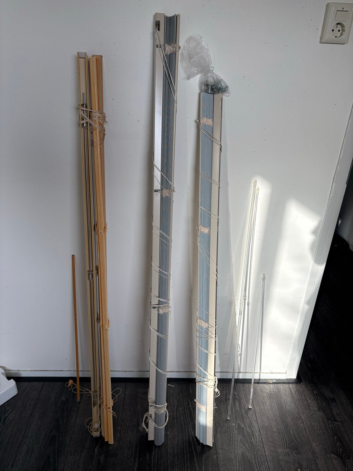 Jaloezieën - 2x grijs, 2x hout - Inclusief montageonderdelen, Ophalen, Gebruikt, Hout, Grijs