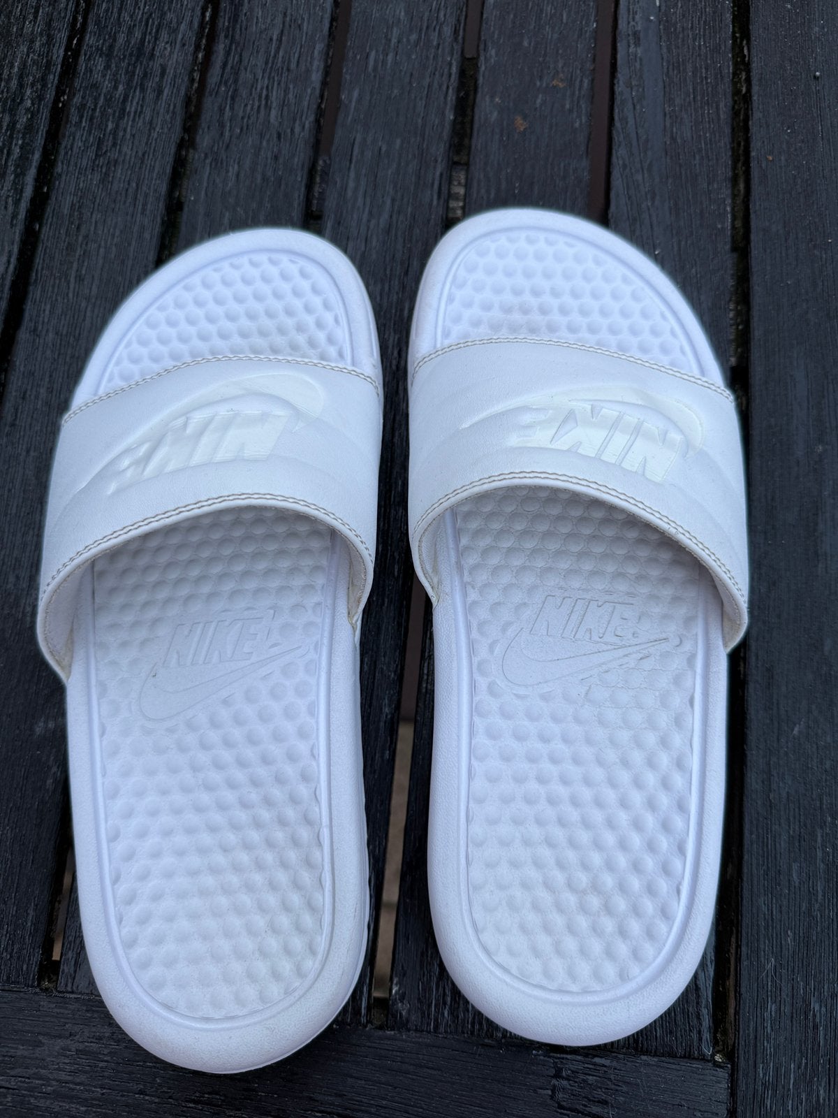 Nike slippers maat 35, Kinderen en Baby's, Kinderkleding | Schoenen en Sokken, Ophalen of Verzenden, Zo goed als nieuw, Overige typen