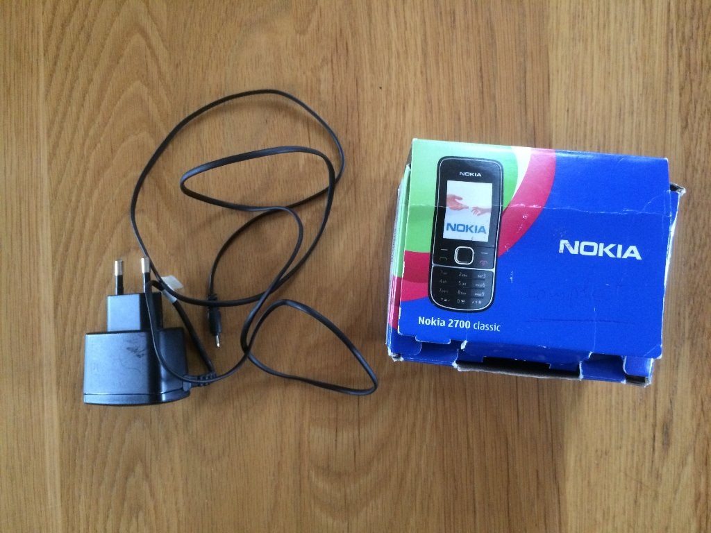 RUILEN: "antieke" oplader Nokia 2700 classic mobiel uit 2010, Ophalen of Verzenden, Nokia