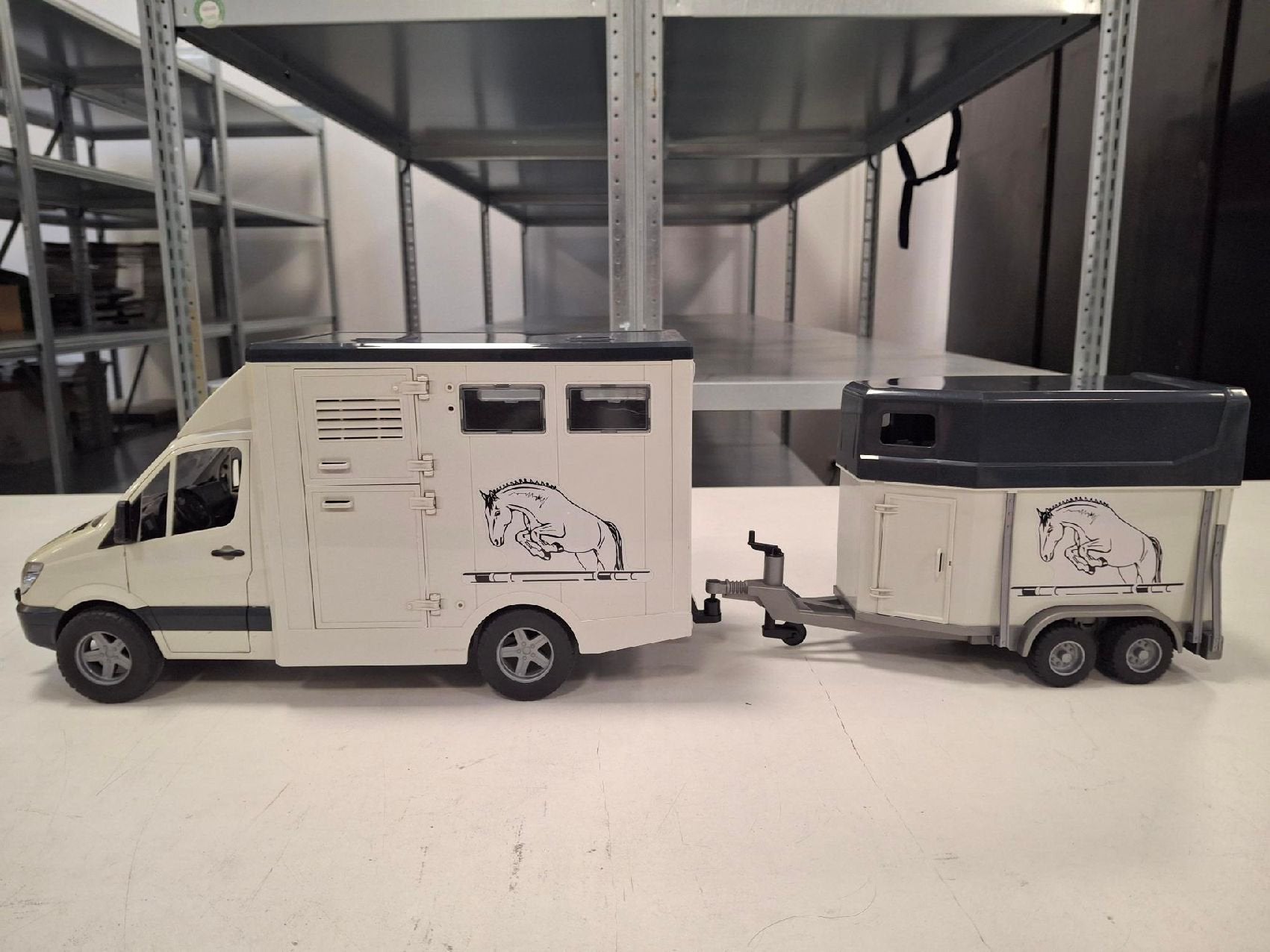 Bruder MB Sprinter paardentransporter met paardentrailer, Ophalen of Verzenden, Zo goed als nieuw