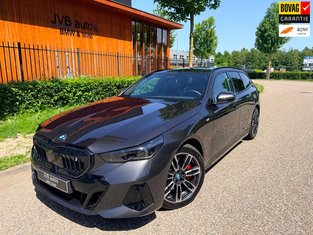 BMW I5 Touring eDrive40 M-Sport PRO, B&W, panorama, trekhaak, Automaat, 12 maanden, Gebruikt, 1500 kg