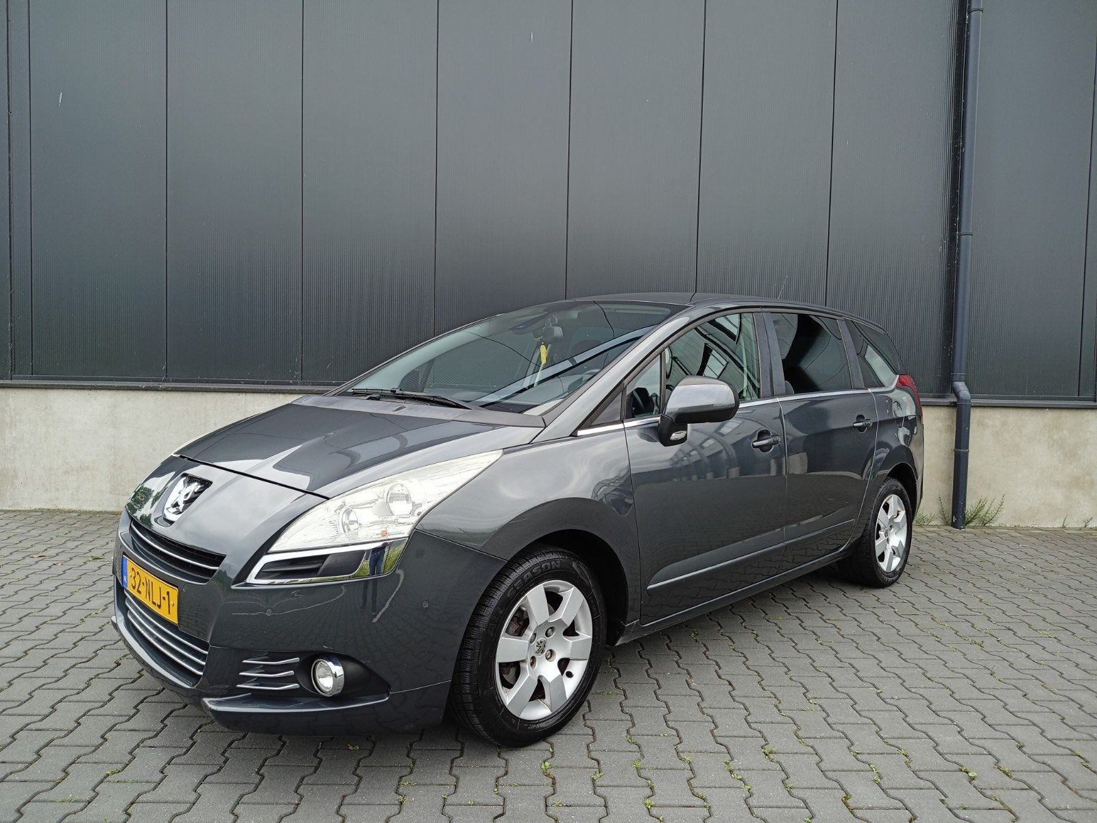 Peugeot 5008 1.6 VTI 7 Persoons - 7 zits, Voorwielaandrijving, Stof, Zwart, 4 cilinders
