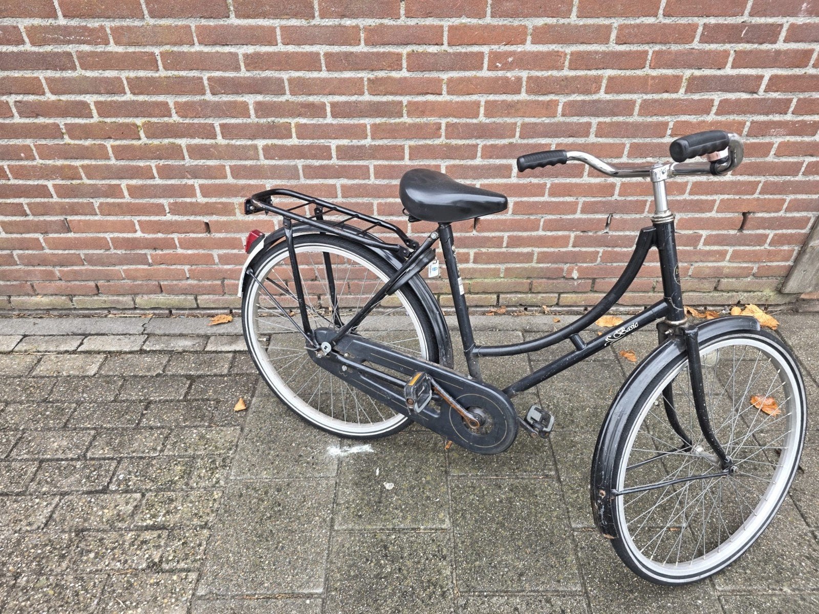 Zwarte kinderfiets met lage instap en bagagedrager, Terugtraprem, 47 tot 50 cm, Ophalen, Overige merken