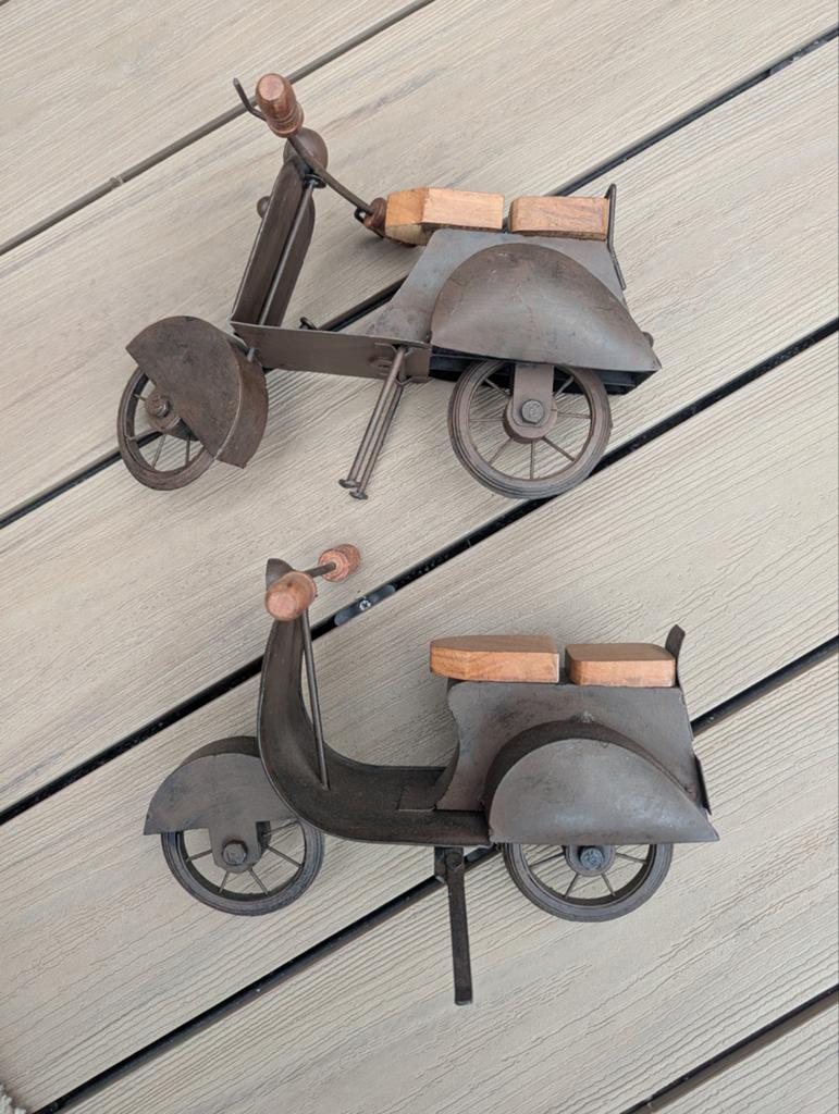 Metalen decoratie scooters - set van 2, Gebruikt, Ophalen of Verzenden, Metaal, Grijs
