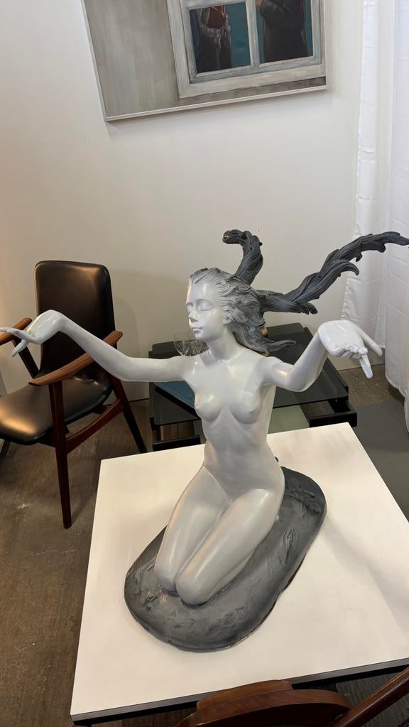 Vrouw bronzen beeld / onderstel tafel, Ophalen
