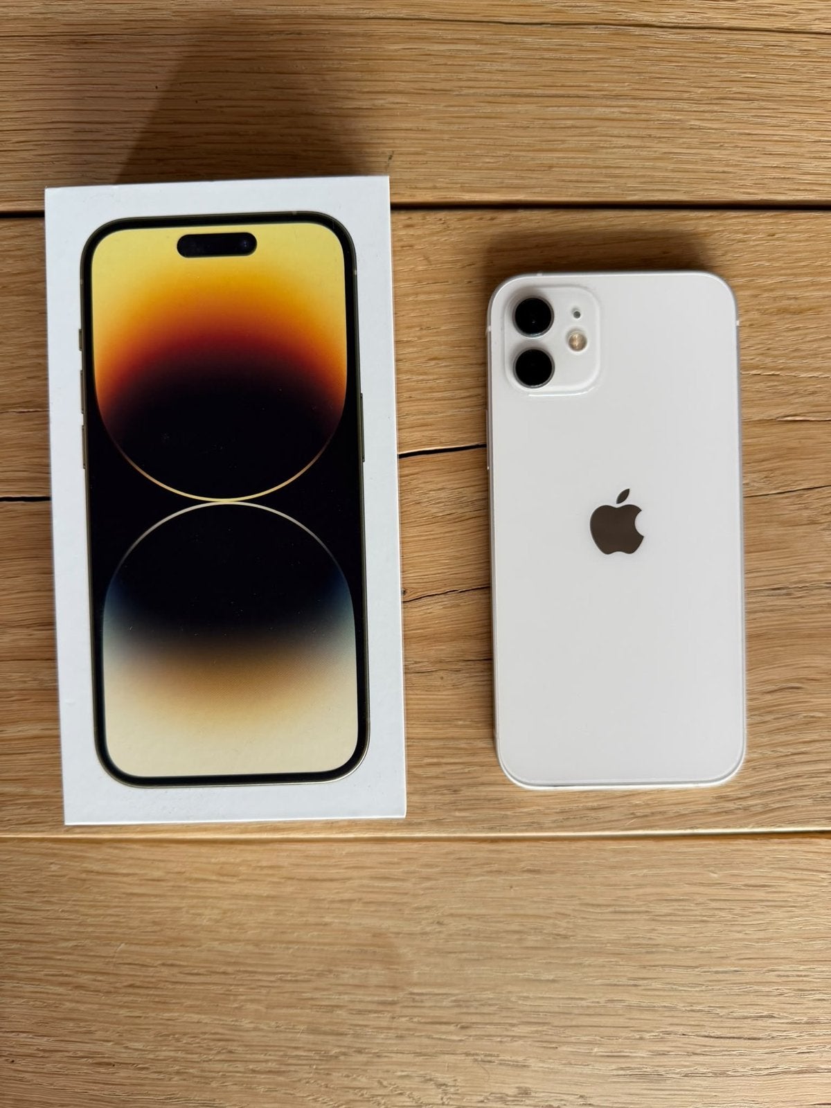 iPhone 12 128 GB Wit - Minimale beschadiging