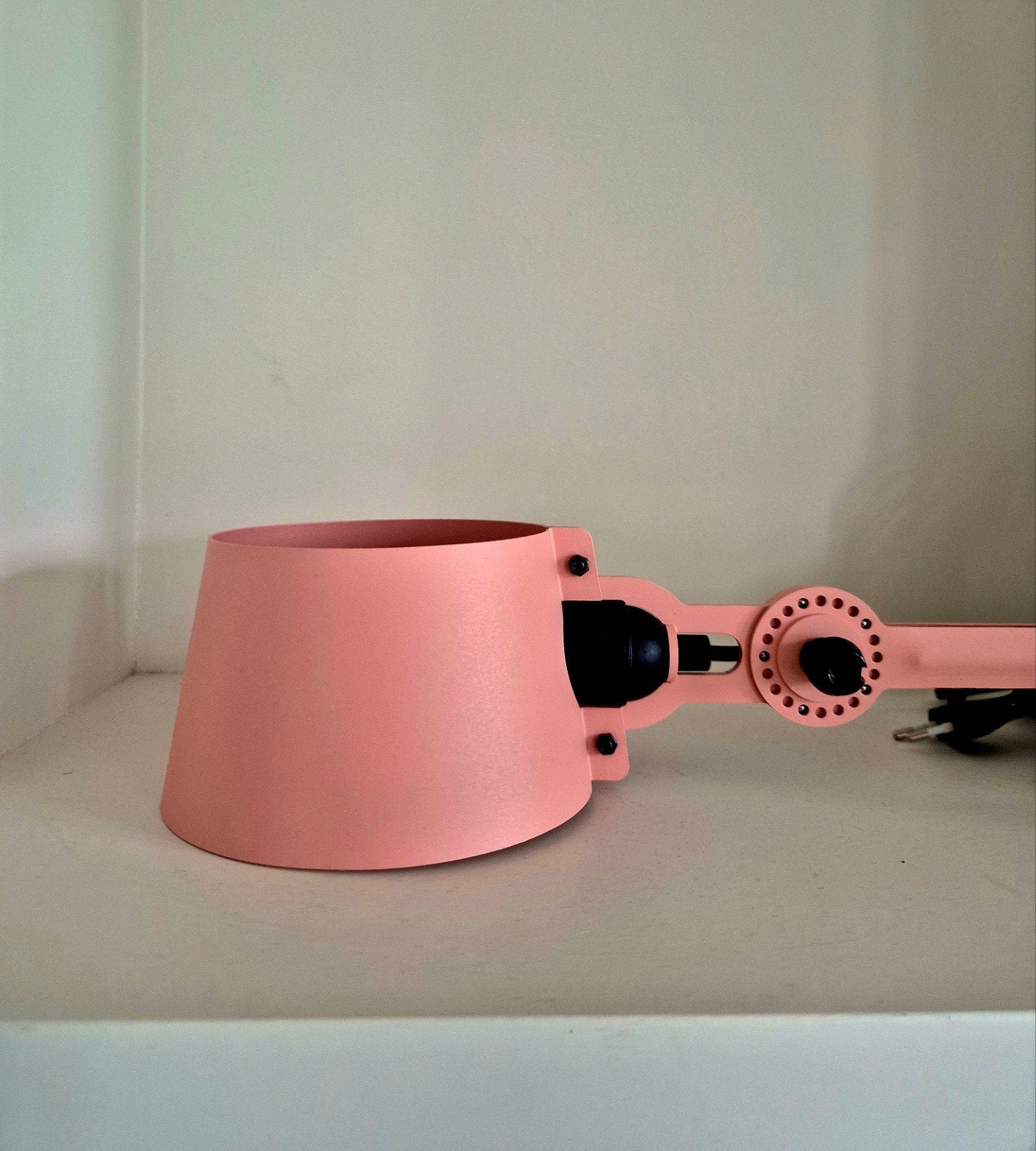 2 nieuwe Tonone Bolt roze lampen, Ophalen of Verzenden, Nieuw, Roze, Wandlamp