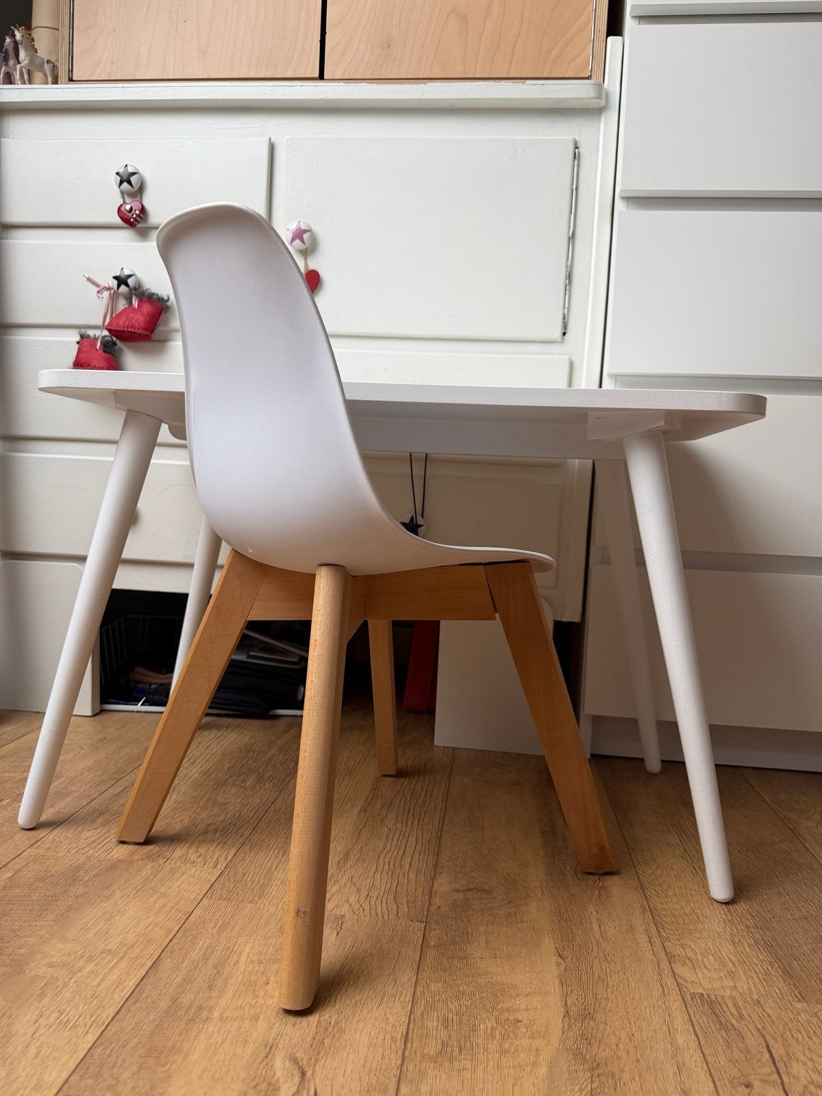 Wit kinderbureau met stoel, Ophalen, Gebruikt, Tafel(s) en Stoel(en)