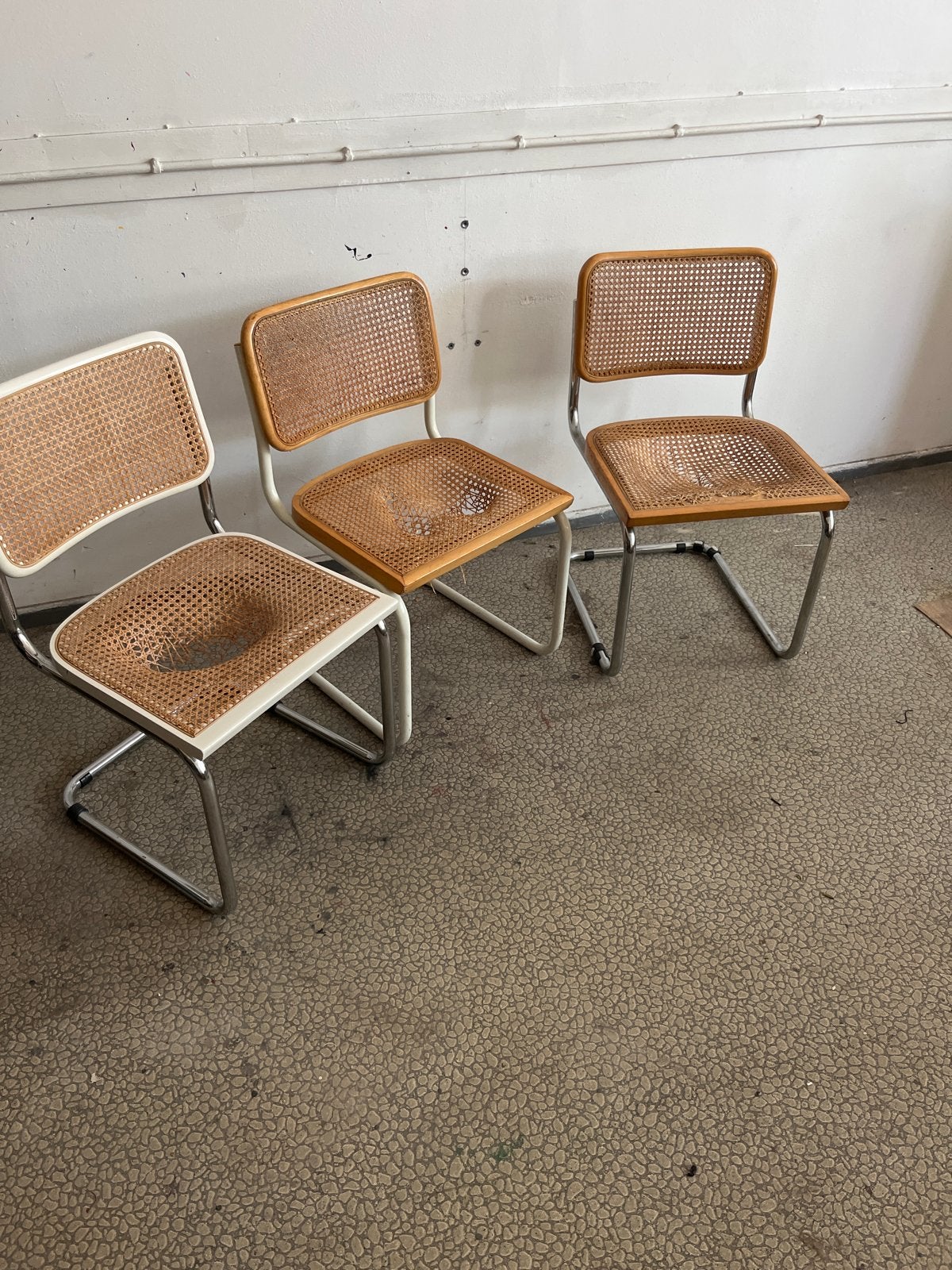 Gratis: Vintage webbing stoelen beschadigt, Antiek en Kunst, Antiek | Meubels | Stoelen en Banken, Ophalen