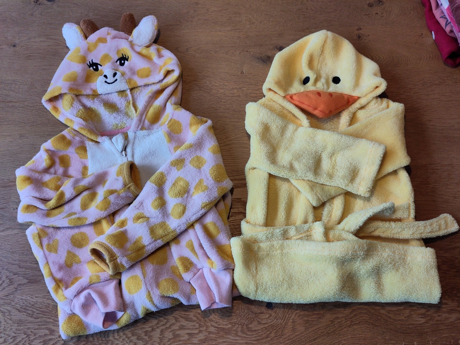 Onesie en badjas, maat 98-104, Kinderen en Baby's, Ophalen of Verzenden, Gebruikt, Jongen of Meisje