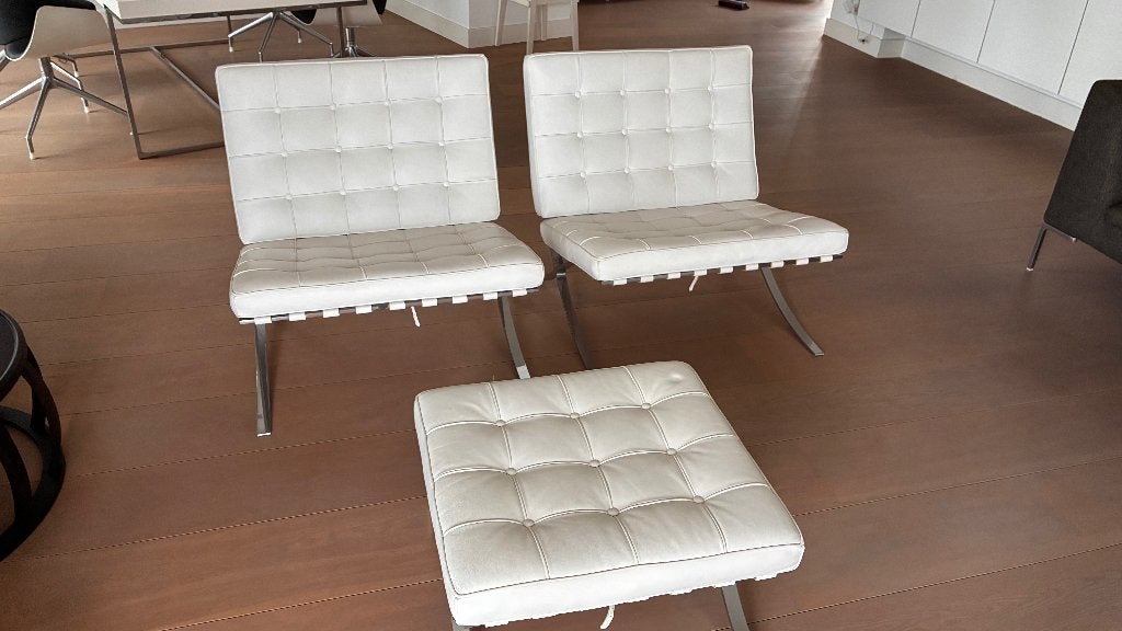 2 Barcelona Chair + Ottoman | Wit leer | Italiaanse replica, Huis en Inrichting, Ophalen, Modern design, 75 tot 100 cm, Zo goed als nieuw