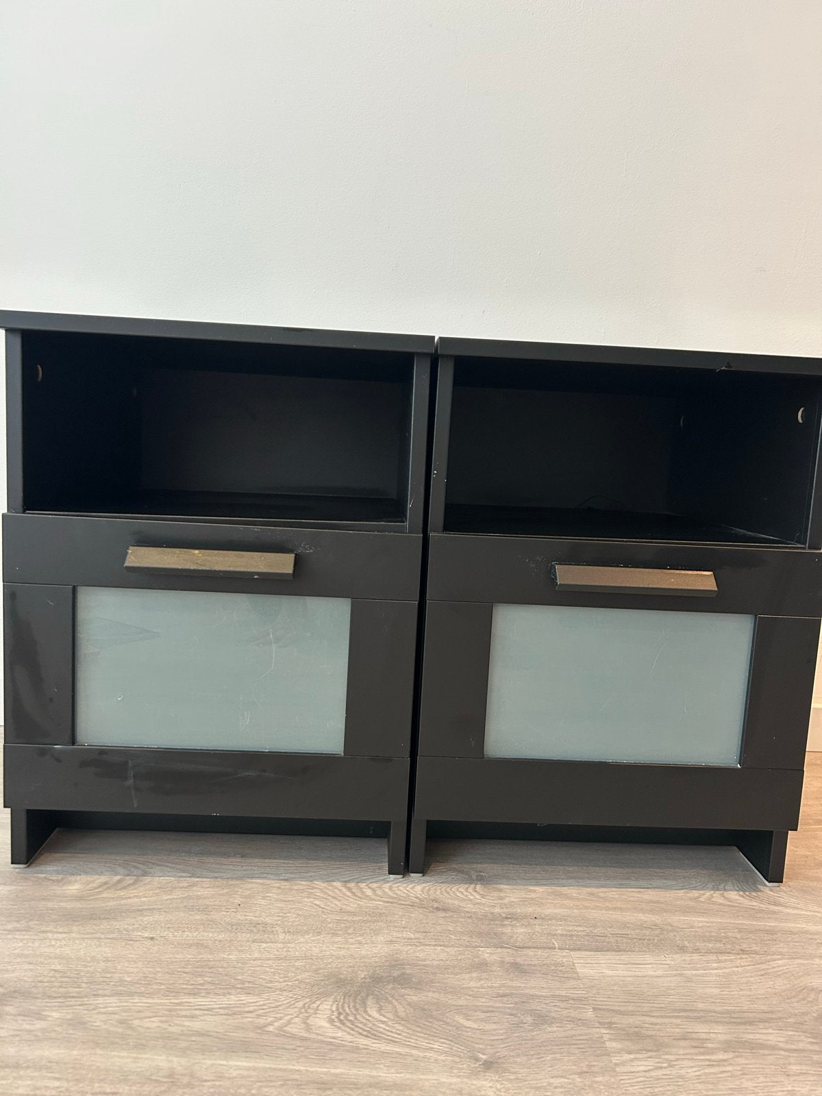 Set van 2 zwarte nachtkastjes met lades en glas, Huis en Inrichting, Ophalen, Gebruikt, 55 tot 70 cm, 45 tot 65 cm