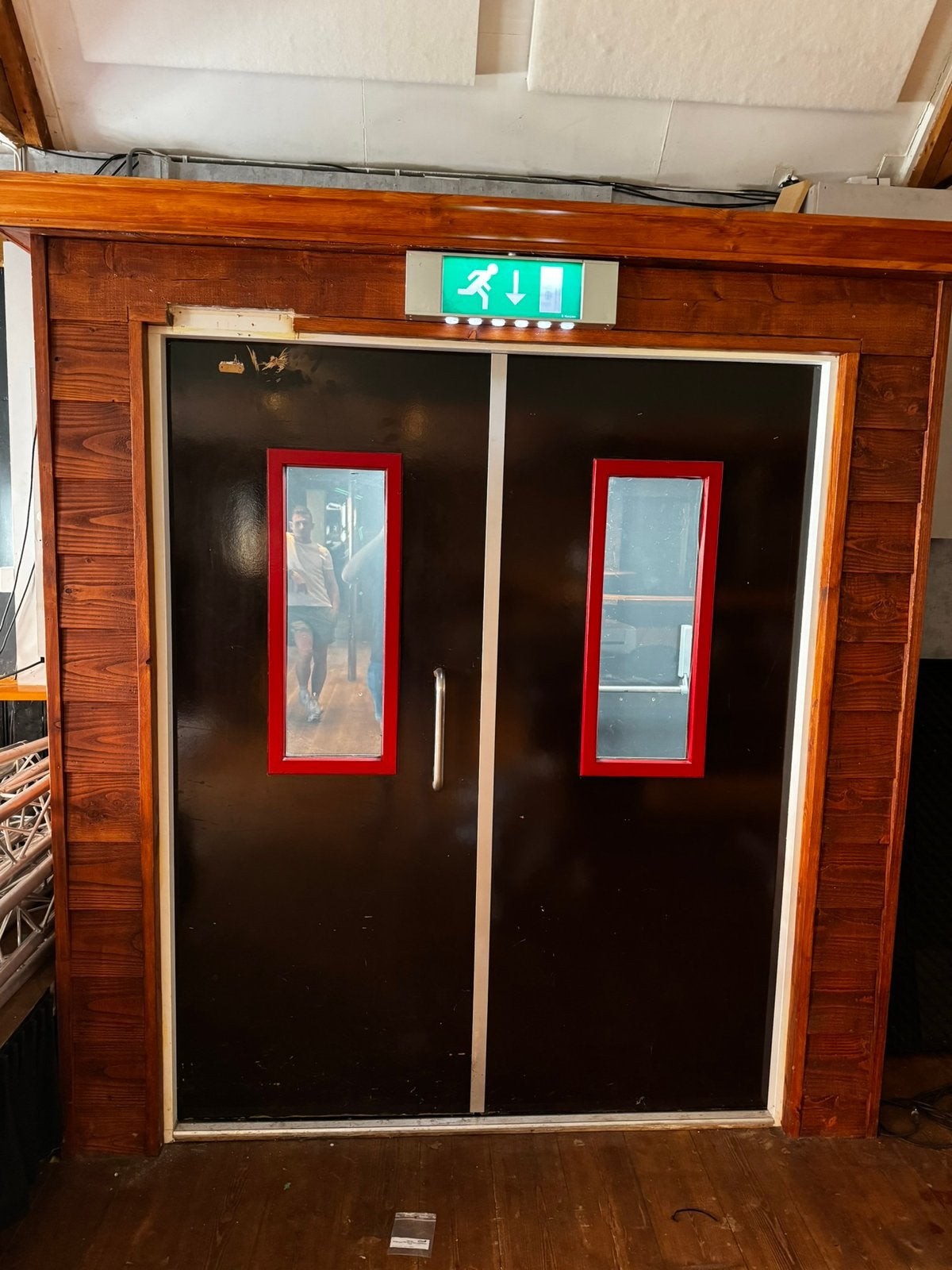Twee klapdeuren met sluiting en handgrepen, Ophalen, 120 cm of meer, Binnendeur, Zo goed als nieuw