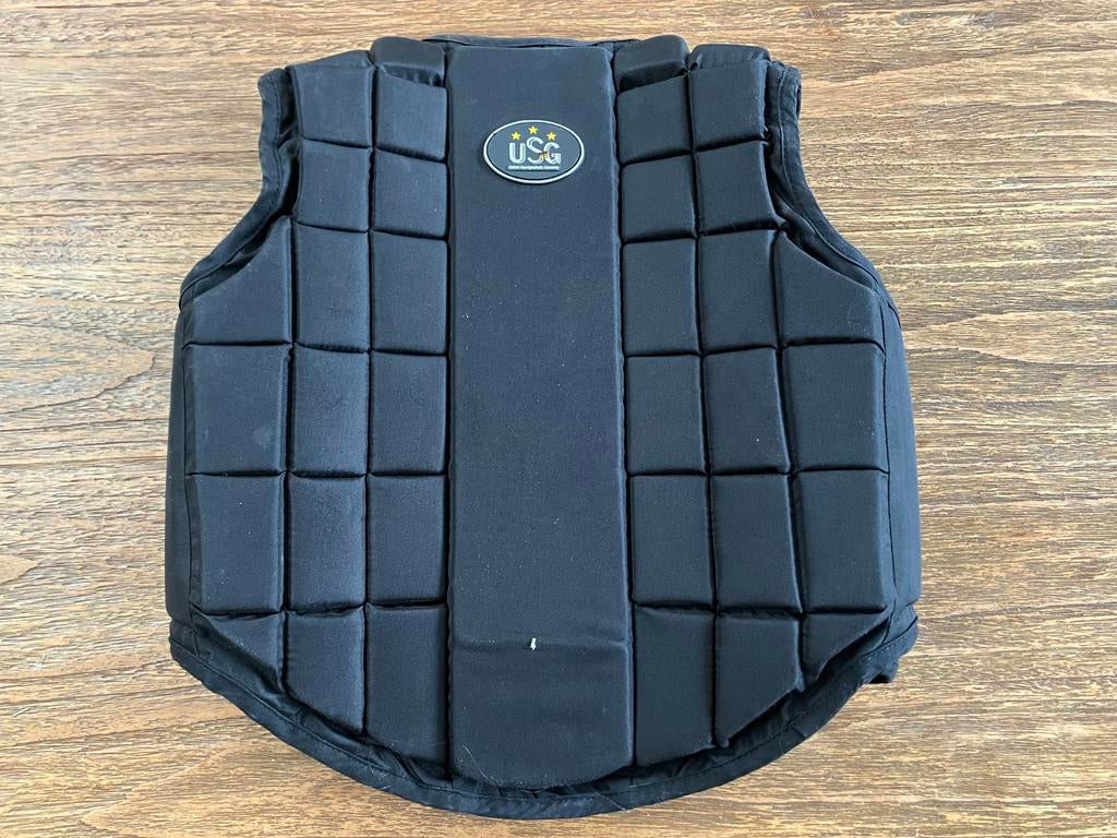 Te koop bodyprotector kleur zwart, Dieren en Toebehoren, Paarden en Pony's | Beschermers, Ophalen of Verzenden, Gebruikt