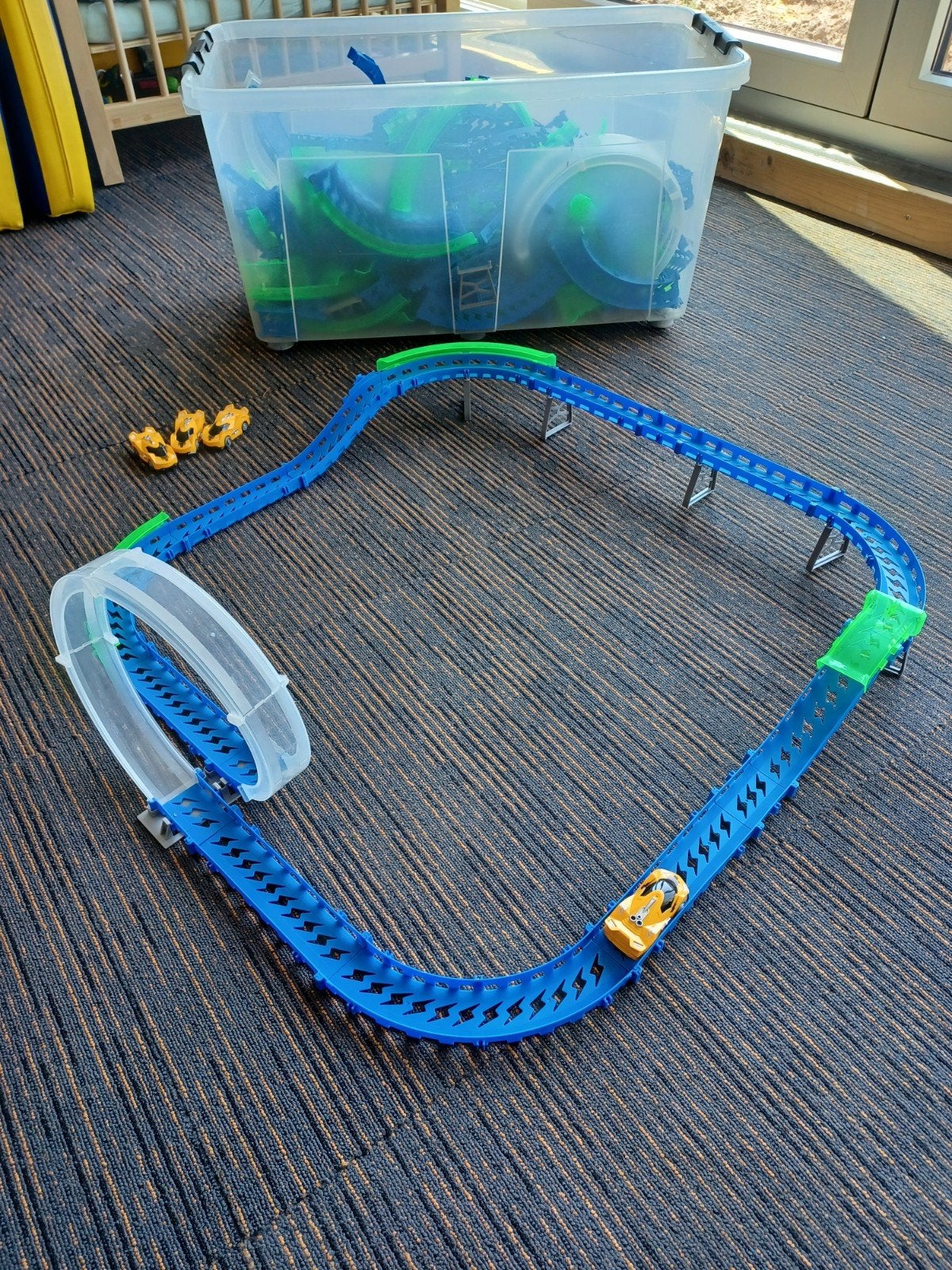 Grote racebaan set, Ophalen of Verzenden, Opwindmechanisme, Racebaan, Met looping