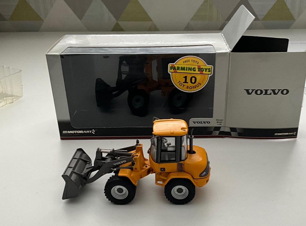 143 Volvo l35B, Hobby en Vrije tijd, Modelauto's | 1:43, Ophalen of Verzenden, Nieuw, Tractor of Landbouw, Overige merken