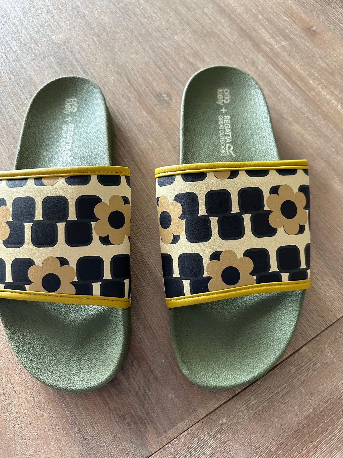 Nieuwe Orla Kiely slippers - Maat 42, Ophalen of Verzenden, Nieuw, Groen, Slippers