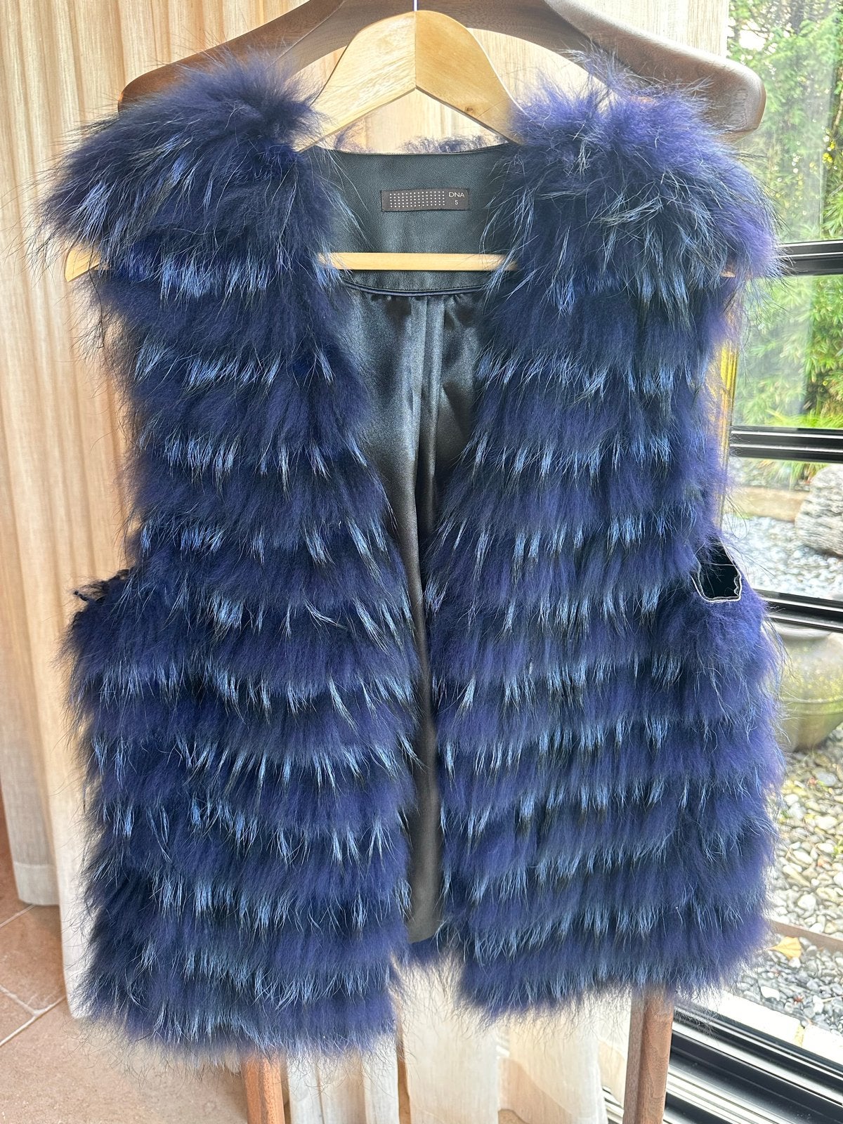 DNA konijnenbont gilet in kobaltblauw - Maat L, Ophalen of Verzenden, Nieuw, Maat 42/44 (L), Blauw