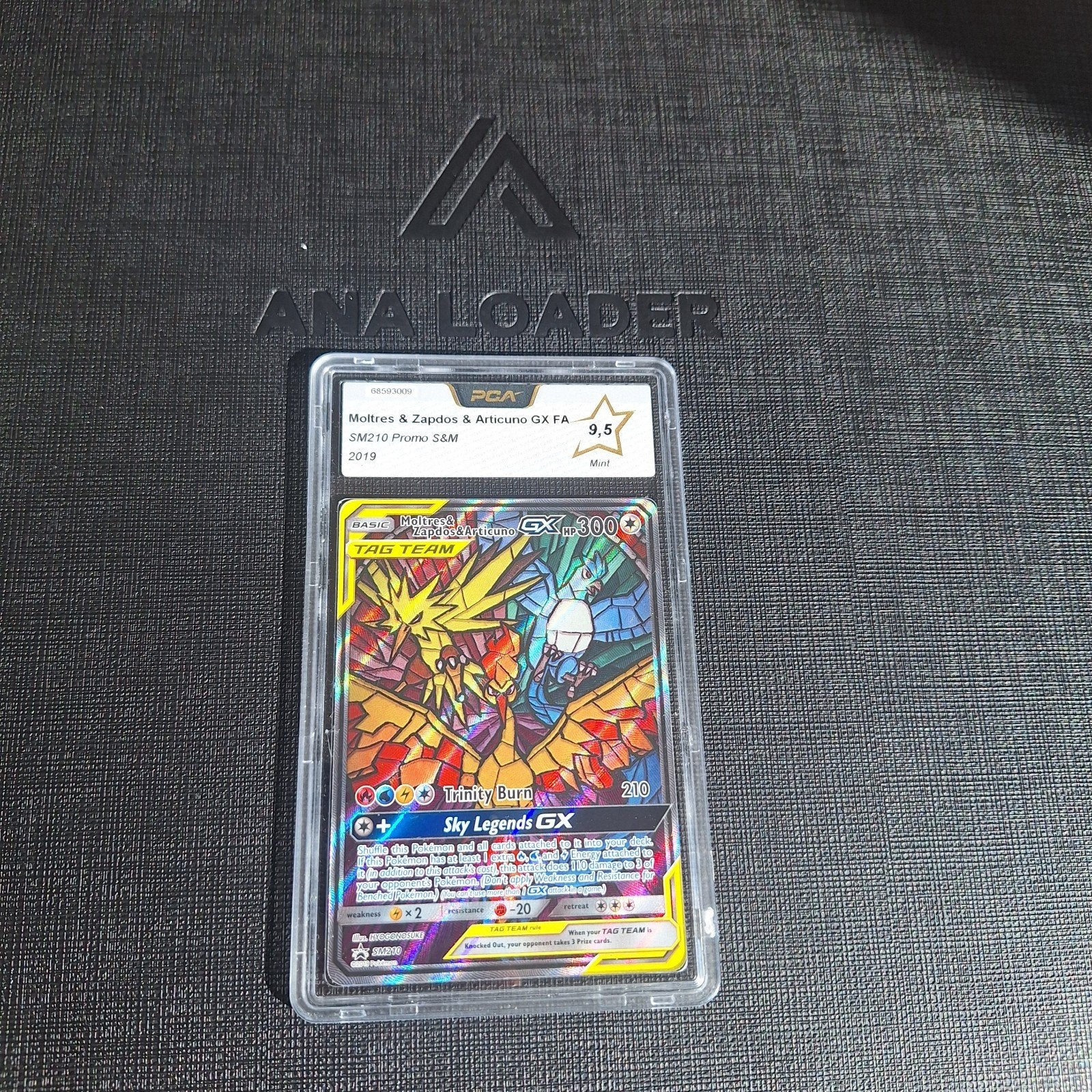 Pokémon Tag Team SM210 Zapdos, Moltres, Articuno GX, Ophalen of Verzenden, Zo goed als nieuw, Losse kaart, Foil